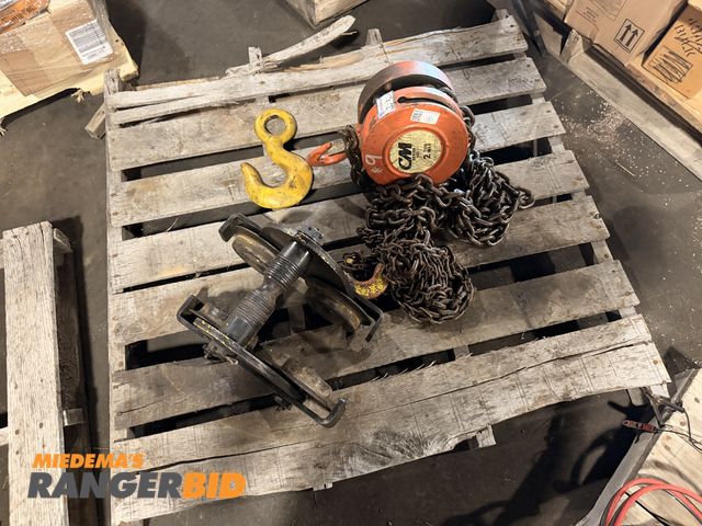 Lot 30-3866 - CM 2 ton hoist