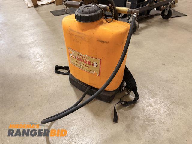 Lot 30-3553 - Smith Backpack Indian Fire Pump Sprayer. NOT in working condition.
