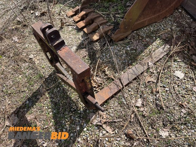 Lot 30-2090 - Tractor Forks 48" Rear mount