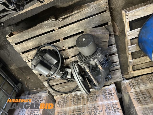 Lot 30-LCRC COMP PARTS - 1 SPEEDAIRE 5E506? Electric Powered AIR COMPRESSOR PARTS PARTS REMOVED FROM A SPEEDAIRE COMPRESSOR. ...