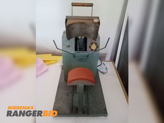 Lot 30-1006 - 1 HIX VH 250 Electric Powered Heat press for hats Hat Heat Transfer Machine / curved heat plate