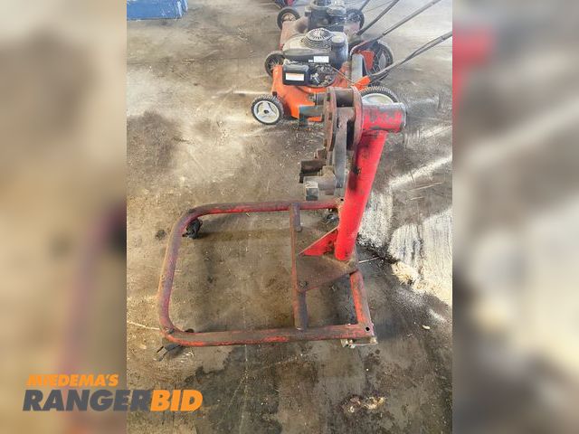 Lot 30-1001 - Engine Stand

 Please make your own inspection.

Unit may be seen at 2265 E. Hathaway Road...