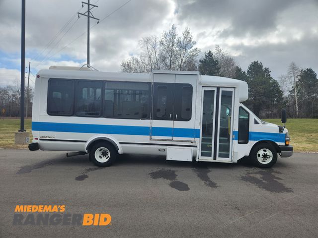 Lot 30-1200 - 2013 Chevrolet 4500 Eldorado 18 Passenger Other Duramax Diesel 6.6L Engine, 2 spots for wheelchairs,...