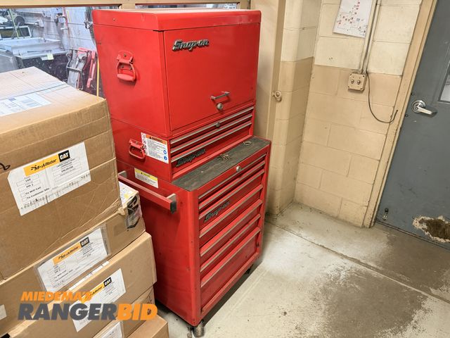 Lot 30-3940 - Snap-On 3 tool box set includes roll around, and 2 additional stacked tool boxes. Metal with keys