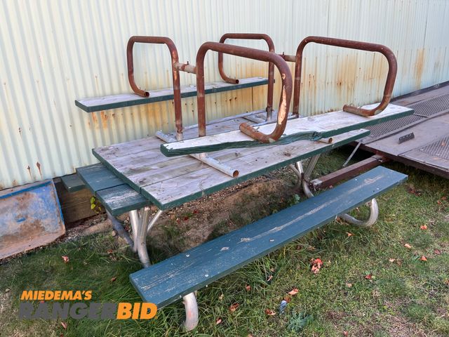 Lot 30-3035 - Lot of (2) picnic tables. One is 6', one is 7'.