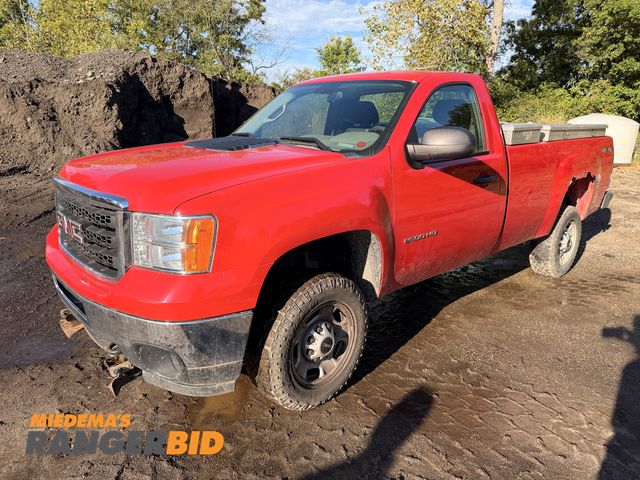 Lot 30-3629 - 2011 GMC Sierra Regular Cab Long Box Pickup Truck 4x4