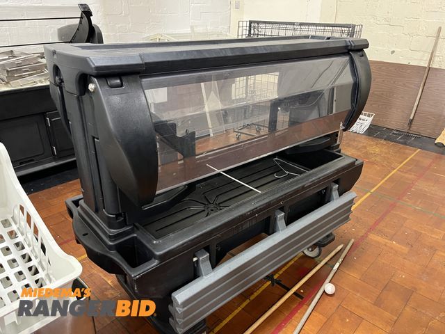 Lot 30-2061 - 2 Cambro Cafeteria Serving Display Plastic