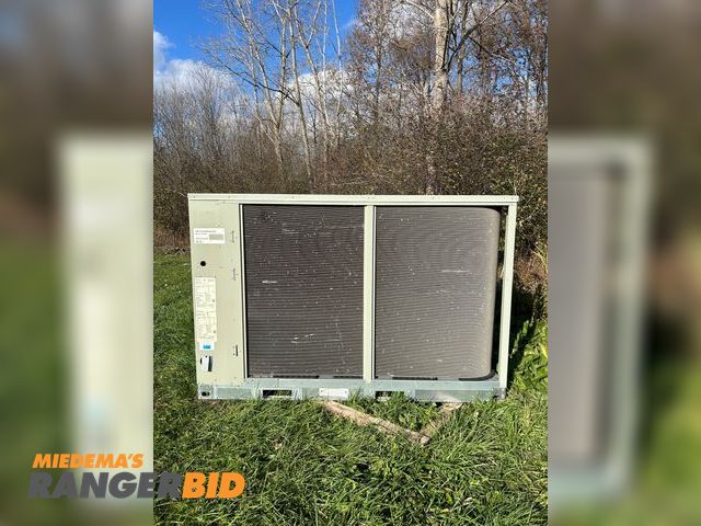 Lot 30-10039 - Trane 15 ton Roof Top Unit - Gas fired forced air furnace with cooling unit