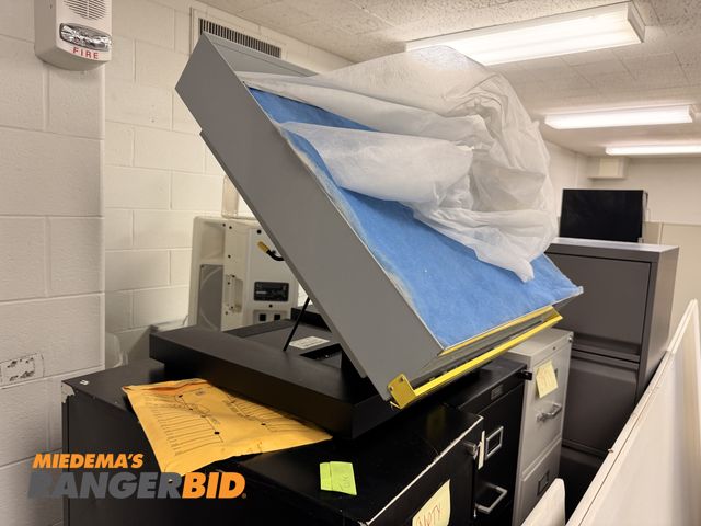 Lot 30-4073 - Artograph 2025 tabletop spray booth and ventilation system