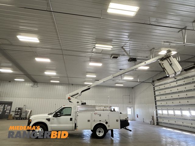 Lot 30-11279 - 2009 FORD F-350 Bucket Boom Utility Service Truck The Altec TEL29N03 telescopic boom has a working h...