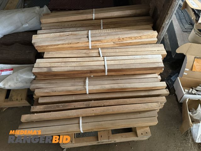 Lot 30-5739 - Lot of (70) 3' long x 1.5" x 1.5" spindles.