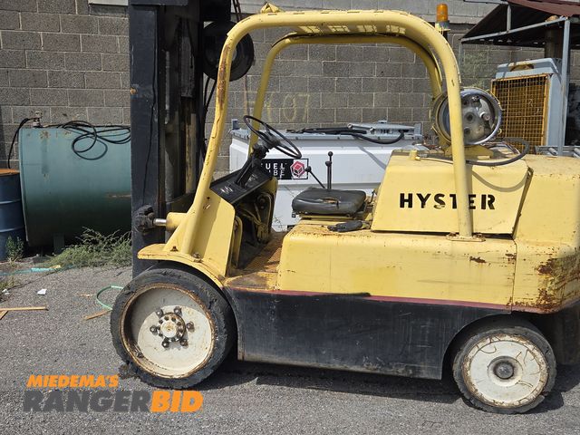 Lot 30-11486 - 1 Hyster S150a 15000 Hyster s150a runs and drives see video.  Unit hasn't been used much in past few...