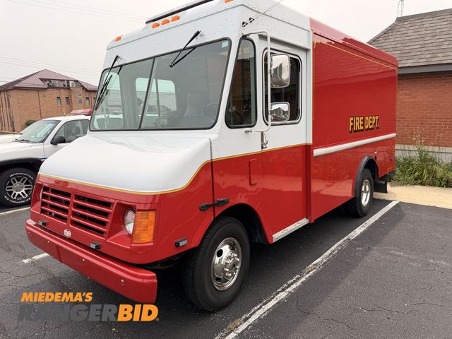 Lot 30-3843 - 2003 Workhorse P42 with 24,073 miles (Fire Dep owned) Box Truck