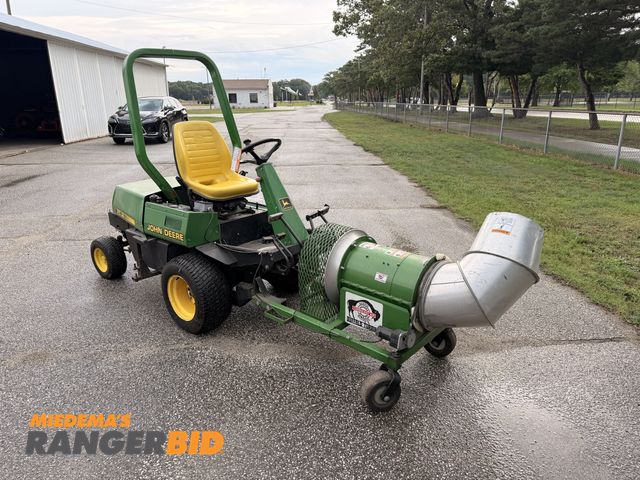 Lot 30-3258 - John Deere F932 Riding Blower