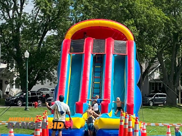 Lot 30-4019 - 1 Giant inflatable slide / waterslide. Only used a few times. Comes with everything needed - Straps, wheel dollies, blower, anchors! Seller will load.
