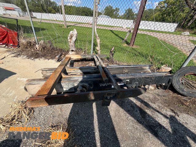 Lot 30-10 - 1 Toyota 11,000 Mast 2 stage mast off from Toyota model FDAU50, 11,000 capacity forklift.

Pickup by appointment only

Can load on to open truck or trailer