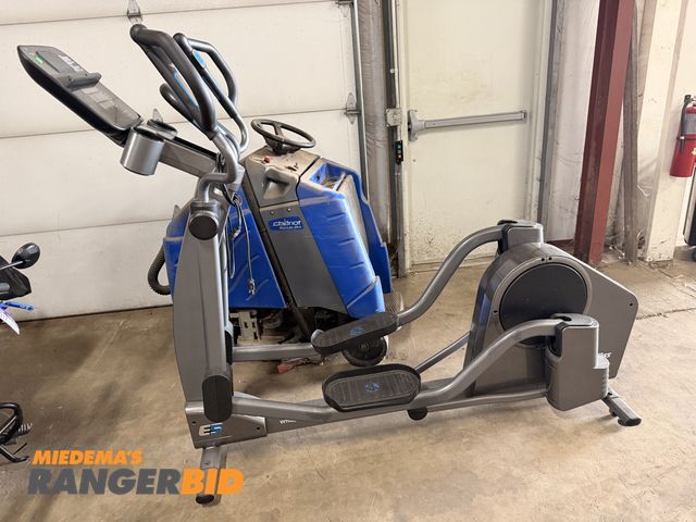 Lot 30-3316 - Life Fitness E5 Eliptical