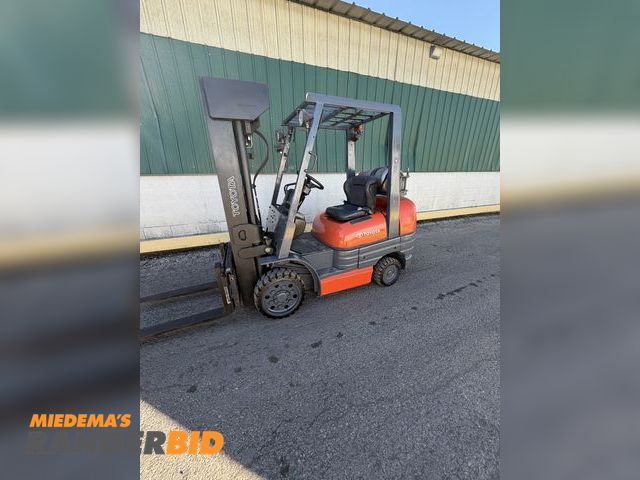 Lot 30-1229 - Toyota 42-6fgcu30 Forklift Toyota forklift 4 stage with side shift  6000 capacity run and drive  Pro...
