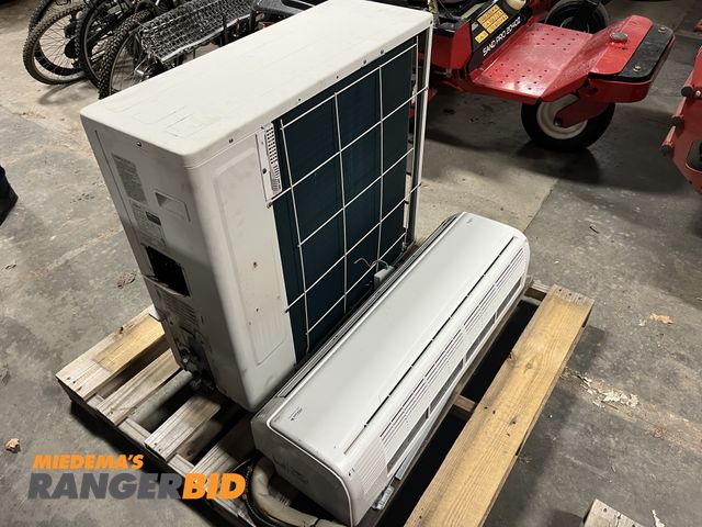 Lot 30-4273 - Fujitsu Split Type Air Conditioner #AOU24RLXFWH