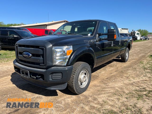 Lot 30-893 - 2015 Ford F-250 SD with a 6.2L V8 OHV 16V engine. with 76,003 miles Crew Cab Pickup Truck 4x4