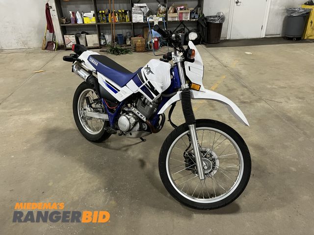 Lot 30-1164 - 2002 Yamaha XT 225 with a  223CC engine. Enduro