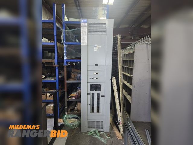 Lot 30-2681 - Power Distribution Panel with Breakers!