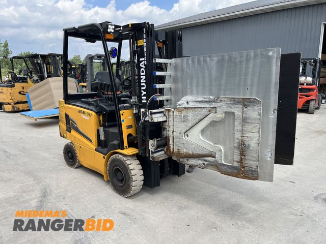 Lot 30-870 - 2021 Hyundai 25B-9U Forklift