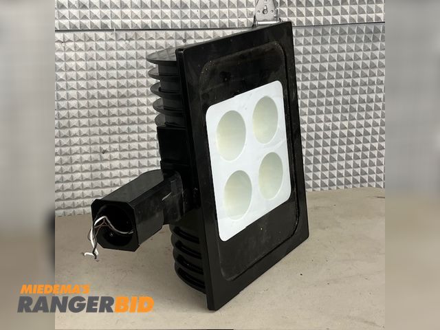 Lot 30-9775 - 1 Econolite E-FFA22A-TN40Z Exterior LED Floodlight One (1) Econolight 234w, 22900 lumen LED outdoor floodlight.