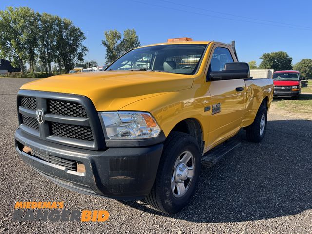 Lot 30-1563 - 2015 Dodge Ram 2500 Regular Cab Pickup Truck RWD