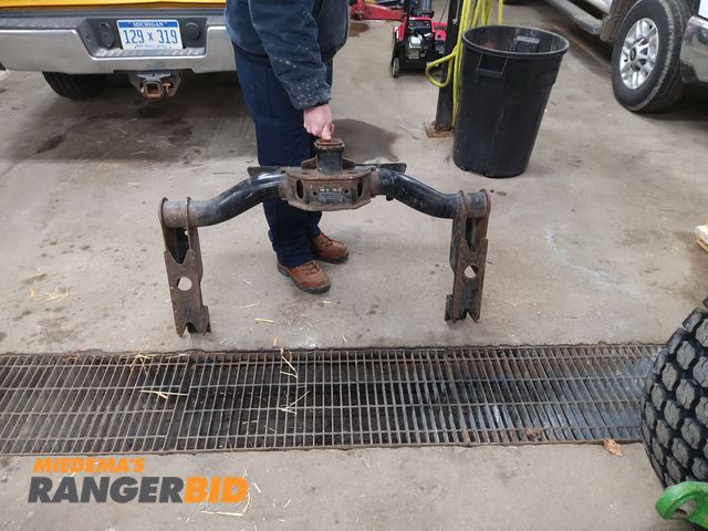 Lot 30-10367 - GM Trailer Hitch.   The hitch was removed from a 2015 GMC 3/4 ton long box