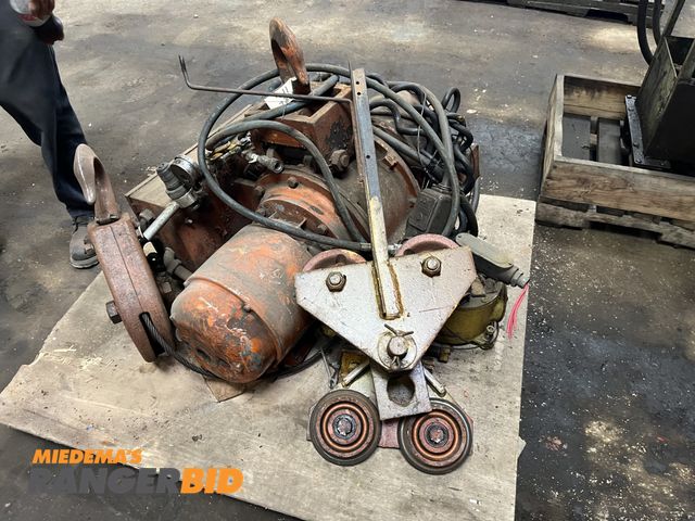 Lot 30-1001 - Yale 3 ton Hydraulic Crane