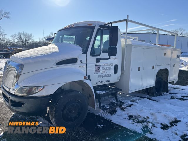 Lot 30-4218 - 2011 International 4100 SBA 4x2 Service Truck