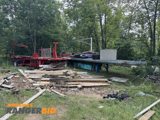 Lot 30-54628 - (2) Semi Trailer Chassis for storage