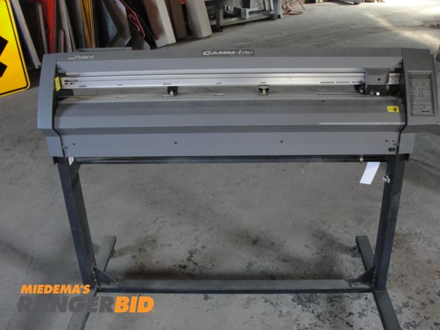 Lot 30-10282 - 1 Roland CX-400 Camm-1Pro 40" vinyl cutter 40" vinyl cutter.  Upgraded to new; worked when taken out...