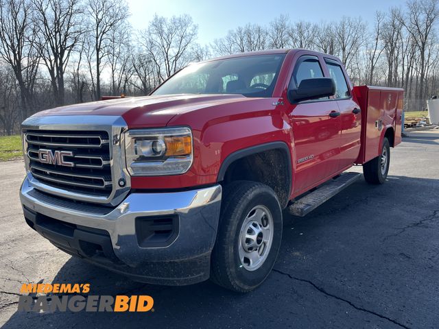 Lot 30-5051 - 2018 GMC Sierra 2500HD Service Body with 26,037 miles Double Cab Pickup Truck 4x4