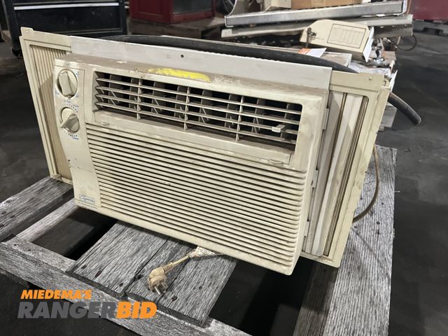 Lot 30-716 - Electric Comfort-Aire RAC-51 Window AC Unit