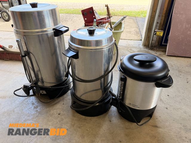 Lot 30-3557 - Lot of (3) Large Coffee Makers . Coffee Makers