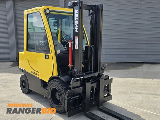 Lot 30-265 - 2018 Hyster 6,000lbs Capacity Pneumatic Forklift With Forkposition - See Video for Operation
