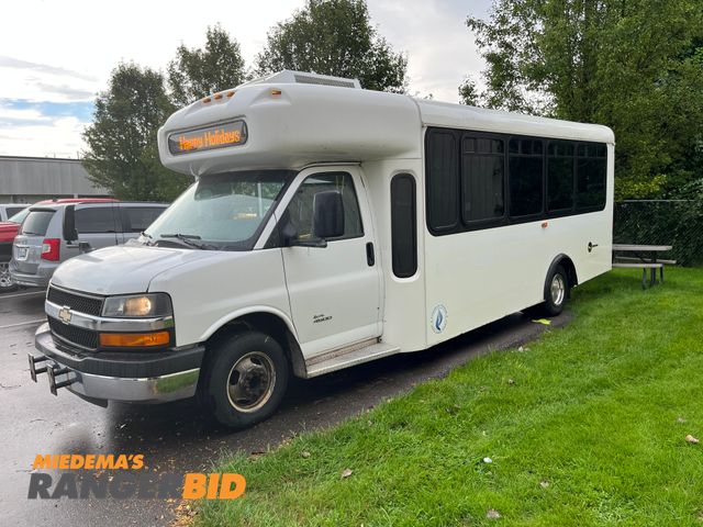 Lot 30-3832 - 2014 Chevrolet 4500 Express with a 6.0L V8 OHV 16V CNG engine. Bus