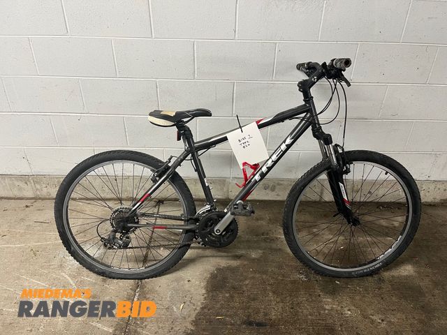 Lot 30-10270 - Trek 820 Bicycle / Mountain bike