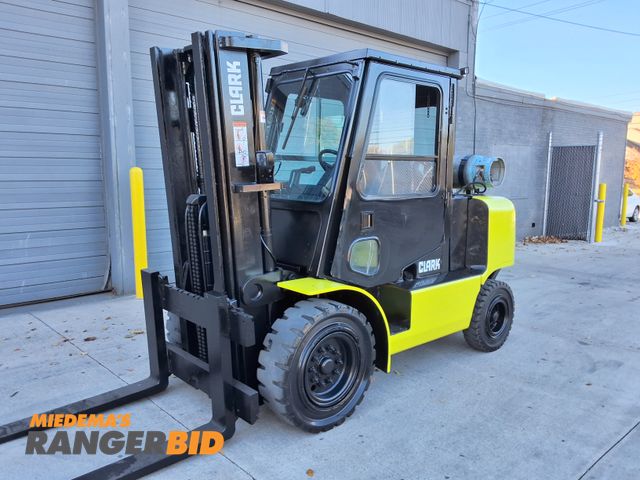 Lot 30-275 - 2002 Clark 12,000lbs Capacity Pneumatic Forklift - See Video for Operation