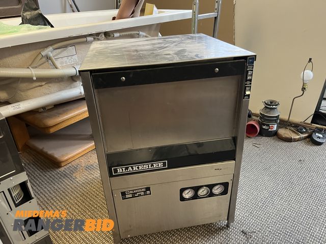 Lot 30-4564 - Blakeslee UC21 Stainless Steel Commercial Dishwasher