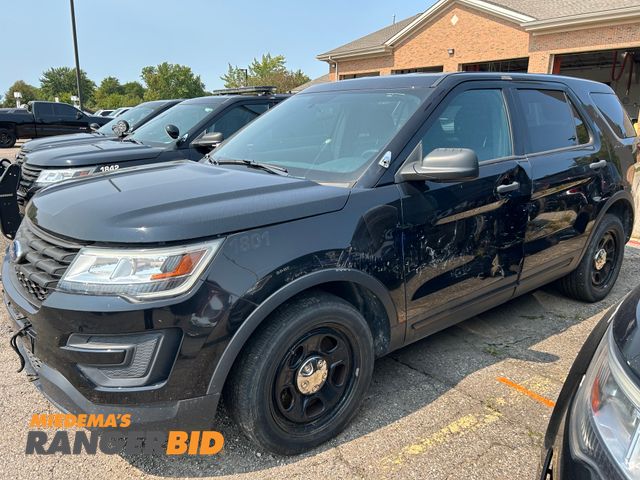 Lot 30-2221 - 2018 Ford Explorer with a 3.7L V6 DOHC 24V engine. Police AWD SUV AWD
