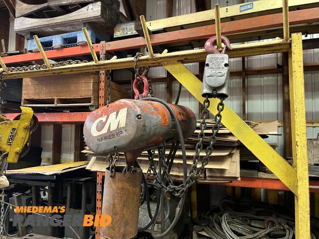 Lot 30-1003 - CM  2 Ton series 62 Hoist