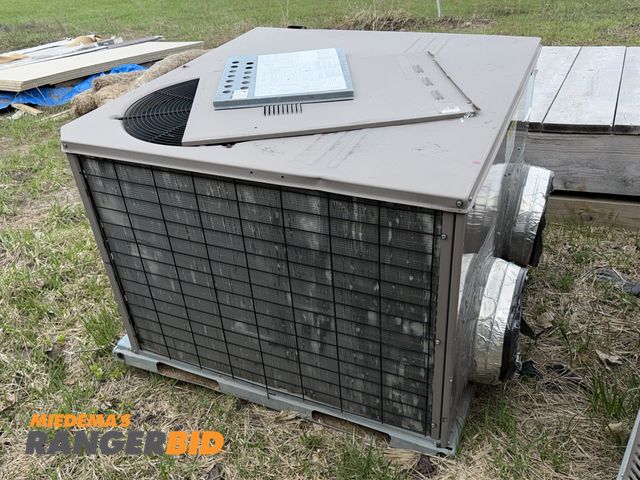 Lot 30-5774 - (1) brand unknown, model #DBYP-F036N070A, natural gas forced air furnace with cooling (208/230V sing...
