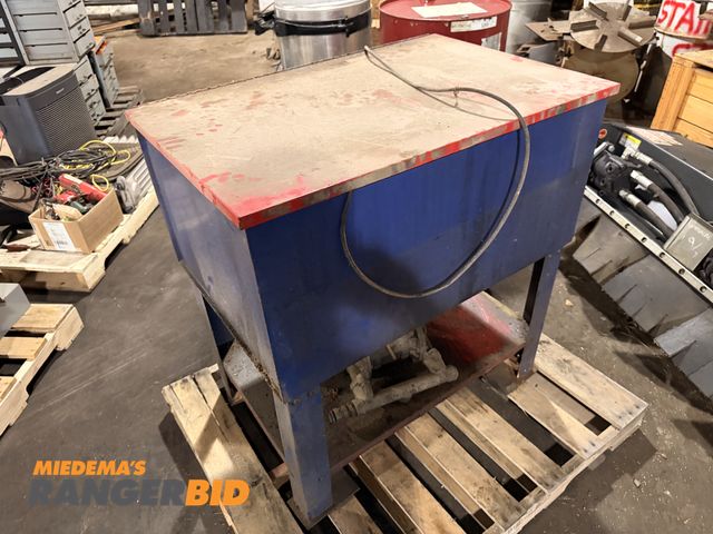 Lot 30-3852 - R&amp;D E200 Parts Washer