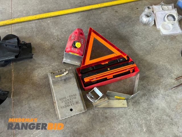 Lot 30-3547 - Quick Choc, Gas Can, safety triangles