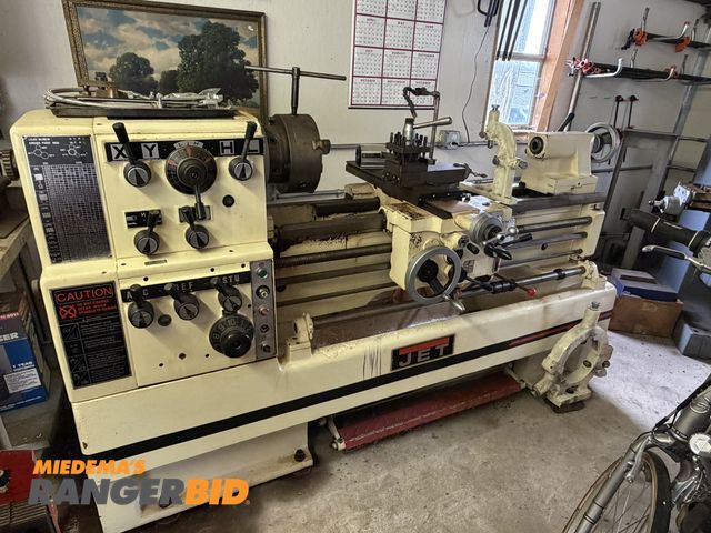 Lot 30-3451 - Jet GH-1640R Gear Head Engine Lathe 16" swing, 40" distance between centers spindle bore 2" 45-1800 ...