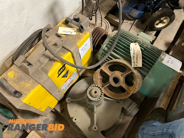 Lot 30-359 - ESAB Plasma cutter PCM-1000i, Electric motor, Halogen Light