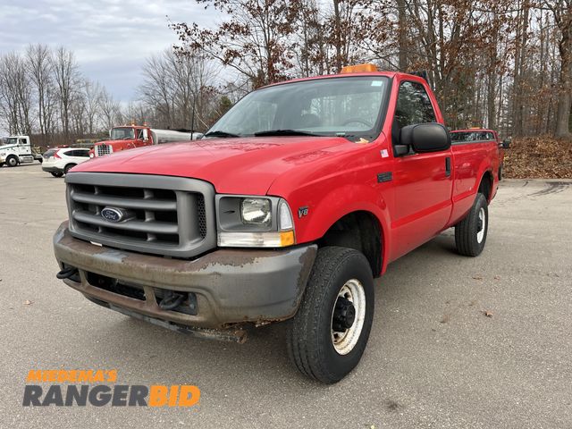 Lot 30-4992 - 2002 Ford F-250 Regular Cab Pickup Truck 4x4